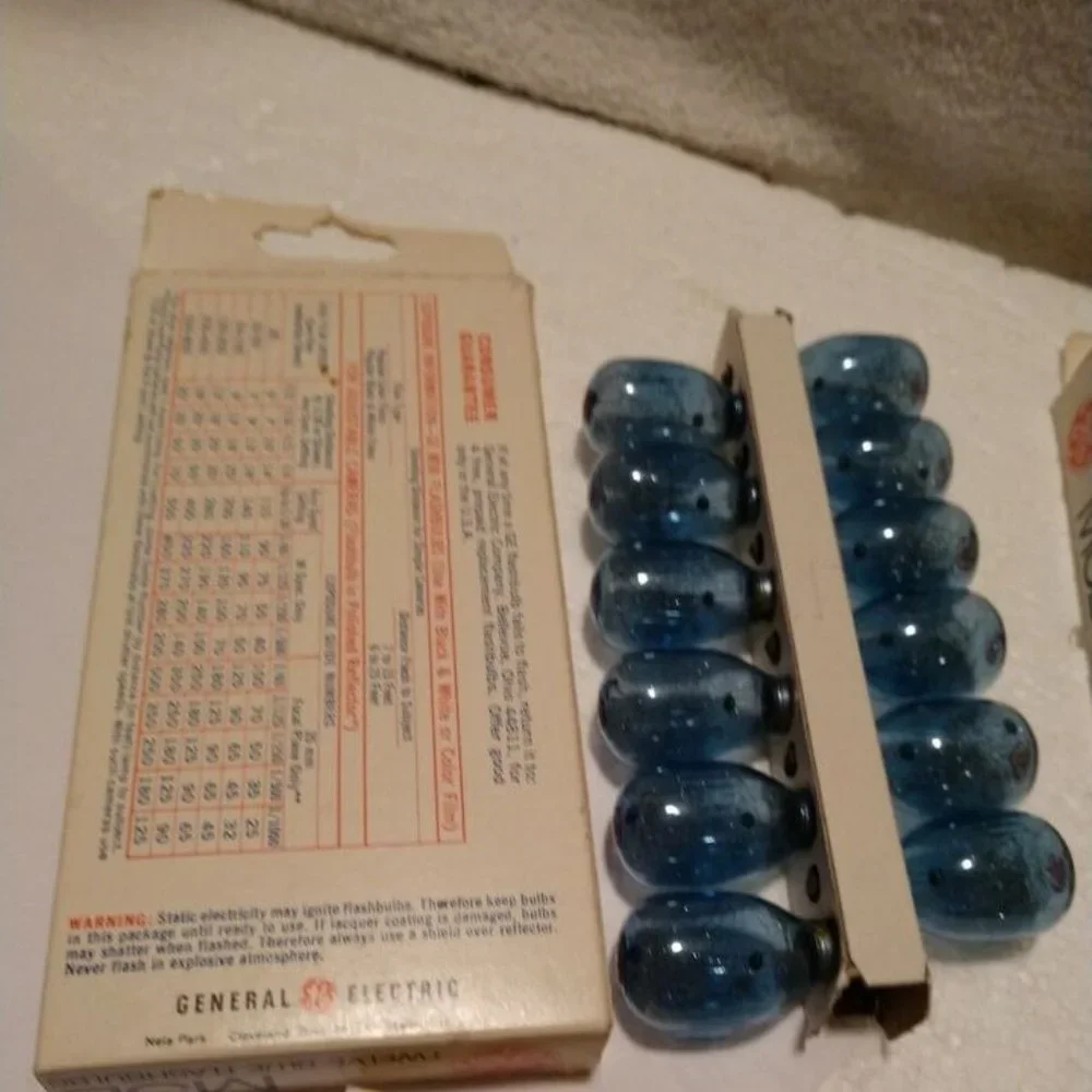 FLASHBULBS GENERAL ELECTRIC M3B SET of 12 PLUS 2 UNUSED VINTAGE